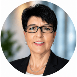Lynnette Zuccala headshot